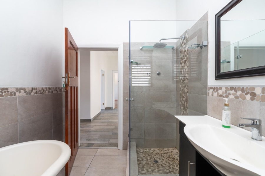To Let 4 Bedroom Property for Rent in Mowbray Western Cape